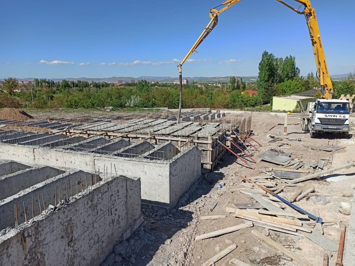 Yapraklı İnşaat Betoncusu